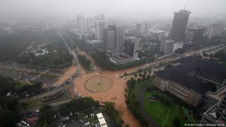 Banjir Di jakarta oleh Fotographer Reuters Antara Zabur Karuru